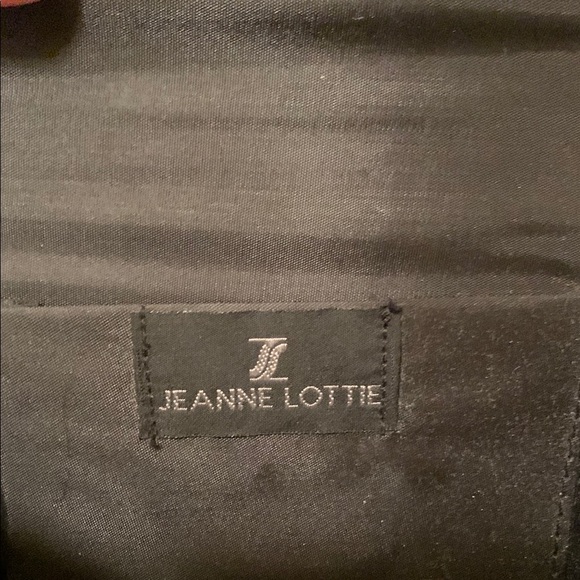 Jeanne Lottie Vintage Cream Mini Bag with Crocodile Texture and Detachable Strap - Picture 5 of 15